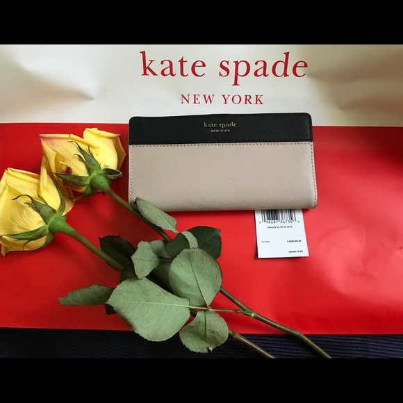 Authentic Kate Spade ♠️ wallet ♠️ - Picture 1 of 3